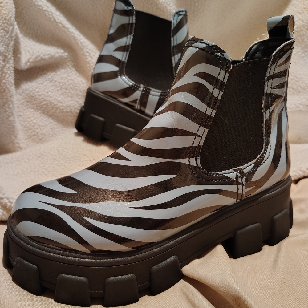 Stylish Zebra Pattern Ankle Boots